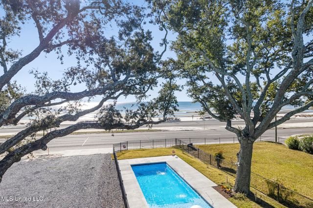 1002 E Beach Boulevard, Long Beach, MS 39560