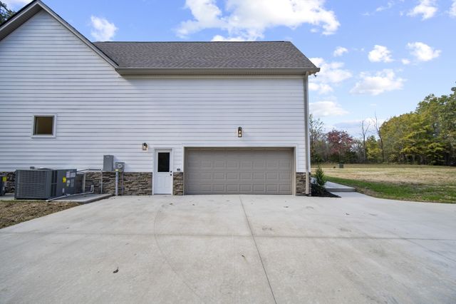 2969 Lights Chapel Road, Greenbrier, TN 37073