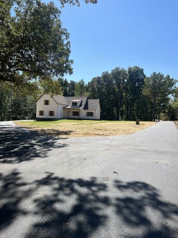 2969 Lights Chapel Road, Greenbrier, TN 37073