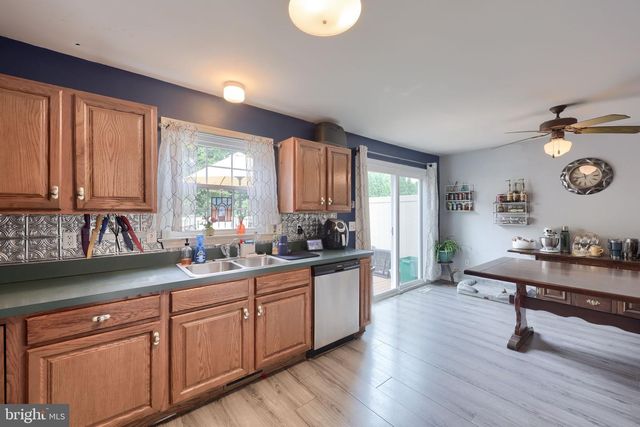 38 BATTENS CIR, Leola, PA 17540