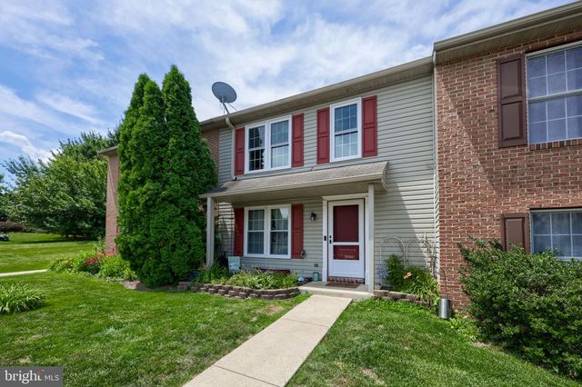 38 BATTENS CIR, Leola, PA 17540