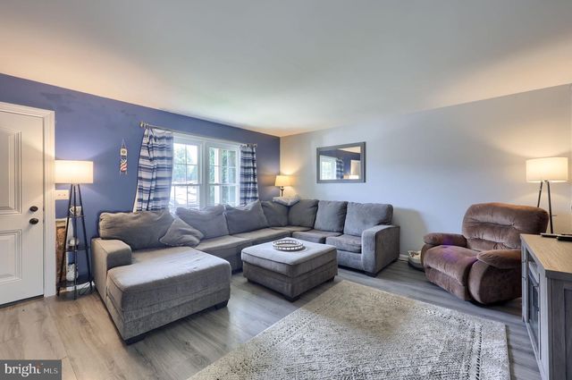 38 BATTENS CIR, Leola, PA 17540