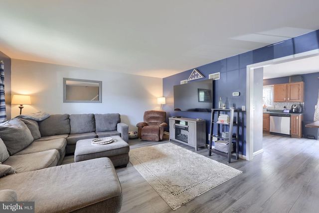 38 BATTENS CIR, Leola, PA 17540