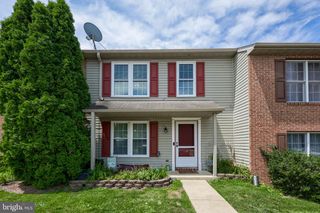 38 BATTENS CIR, Leola, PA 17540