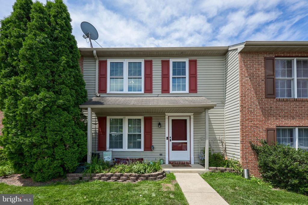 38 BATTENS CIR, Leola, PA 17540