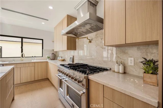 2316 N Parish, Burbank, CA 91504