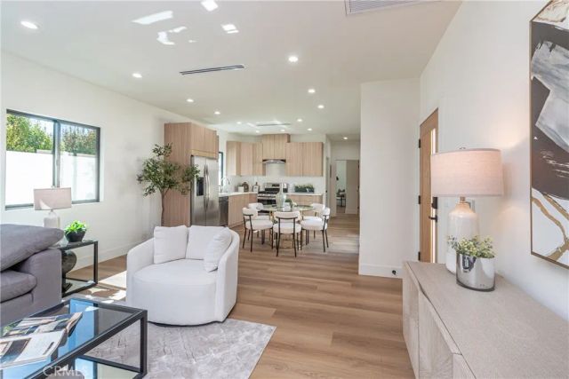 2316 N Parish, Burbank, CA 91504