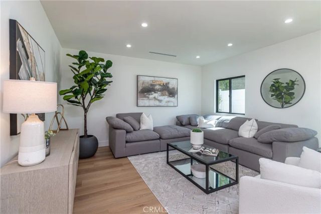 2316 N Parish, Burbank, CA 91504