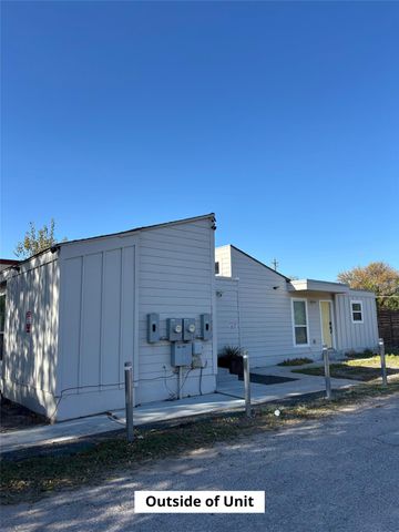 4505 Teri RD B, Austin, TX 78744