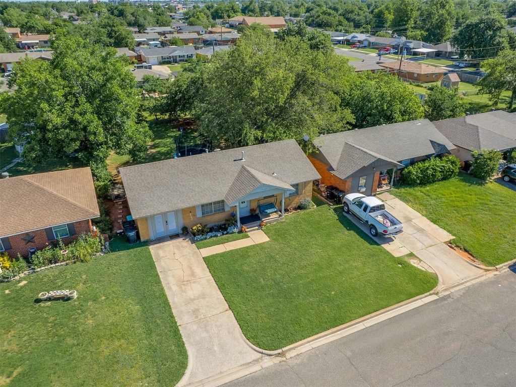 717 SW 4th Place, Moore, OK 73160