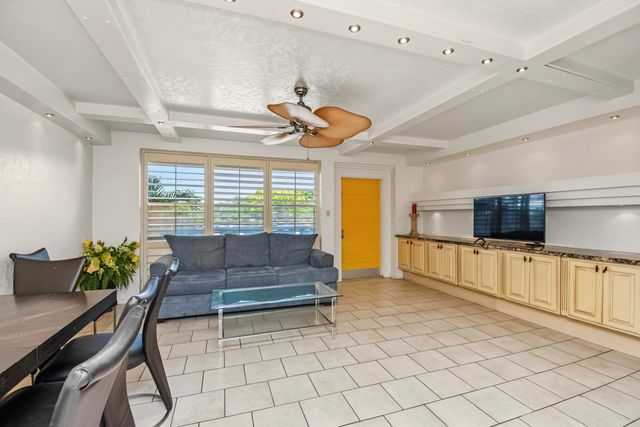 2012 ASHBY C 2012, Deerfield Beach, FL 33442