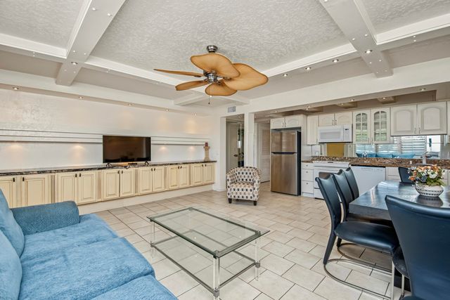 2012 ASHBY C 2012, Deerfield Beach, FL 33442