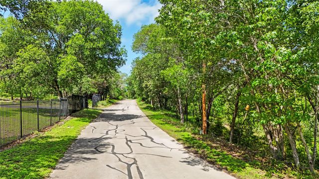 726 River Oaks DR, Austin, TX 78748