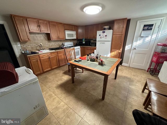 2844 E FEDERAL ST, Baltimore, MD 21213