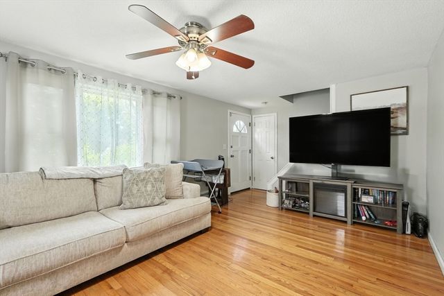 211 W Allen Ridge Rd, Springfield, MA 01118