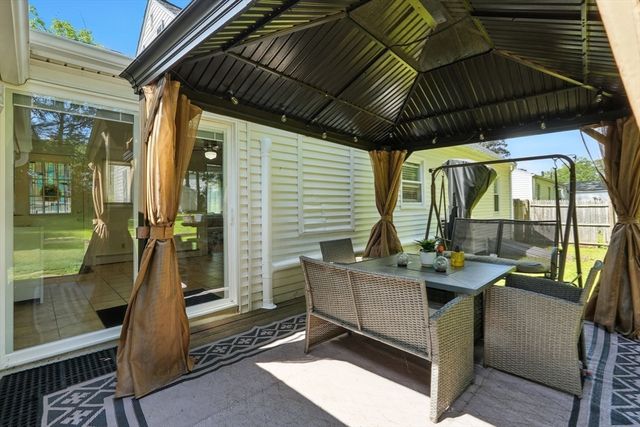 211 W Allen Ridge Rd, Springfield, MA 01118