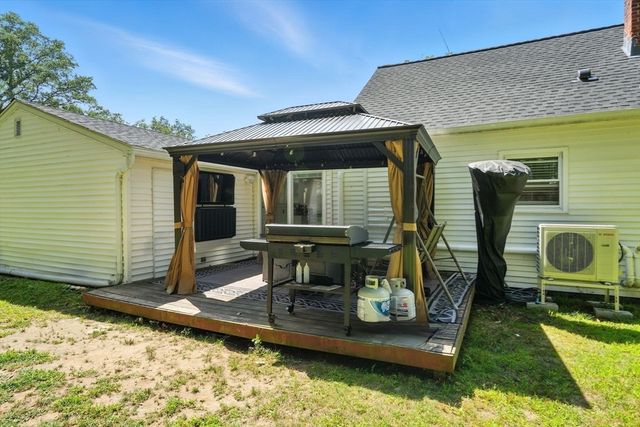 211 W Allen Ridge Rd, Springfield, MA 01118