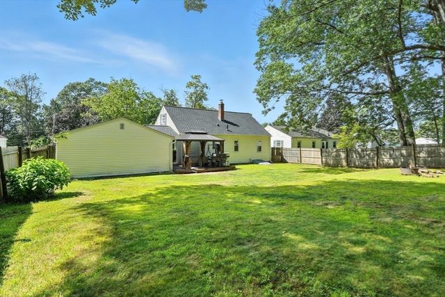 211 W Allen Ridge Rd, Springfield, MA 01118