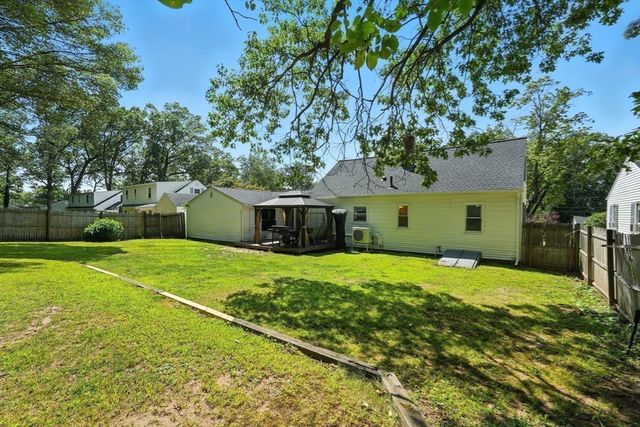 211 W Allen Ridge Rd, Springfield, MA 01118