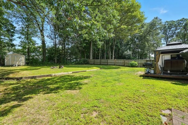 211 W Allen Ridge Rd, Springfield, MA 01118