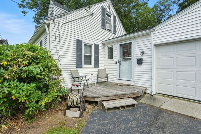 211 W Allen Ridge Rd, Springfield, MA 01118