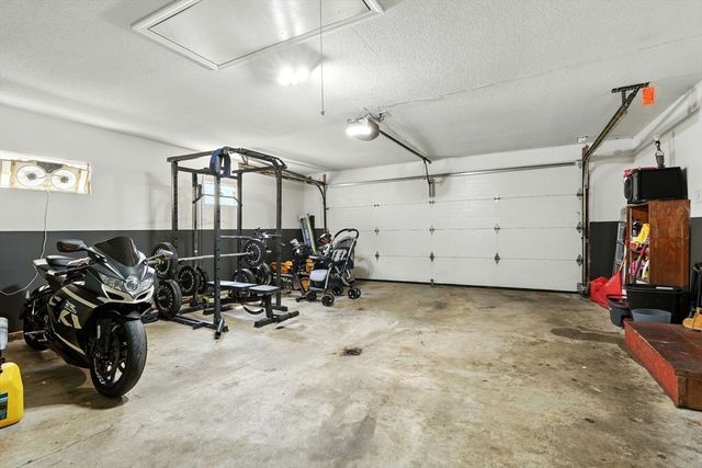 211 W Allen Ridge Rd, Springfield, MA 01118