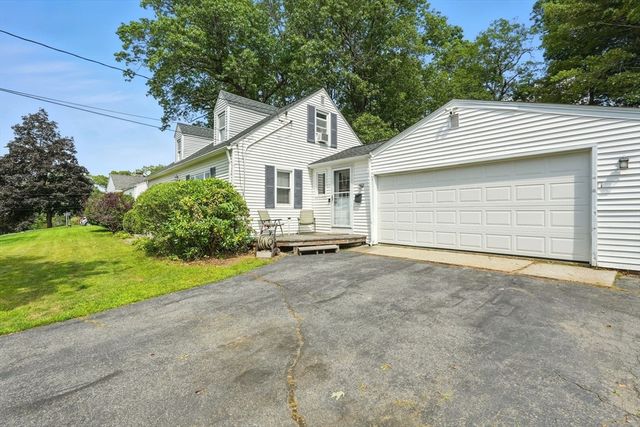 211 W Allen Ridge Rd, Springfield, MA 01118