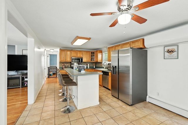 211 W Allen Ridge Rd, Springfield, MA 01118