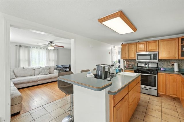 211 W Allen Ridge Rd, Springfield, MA 01118