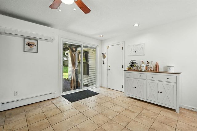 211 W Allen Ridge Rd, Springfield, MA 01118