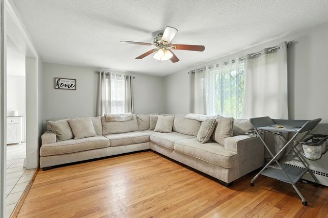 211 W Allen Ridge Rd, Springfield, MA 01118
