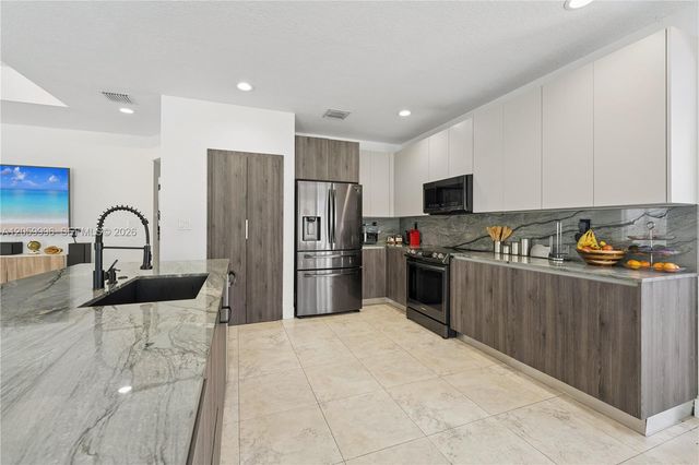 10865 NW 73rd Ter, Doral, FL 33178