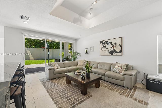 10865 NW 73rd Ter, Doral, FL 33178