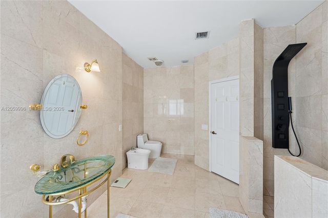 10865 NW 73rd Ter, Doral, FL 33178