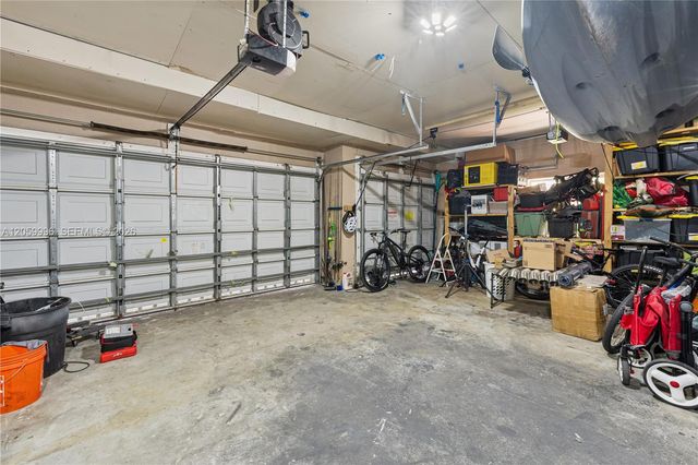 10865 NW 73rd Ter, Doral, FL 33178