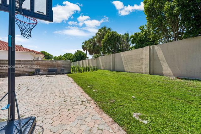 10865 NW 73rd Ter, Doral, FL 33178