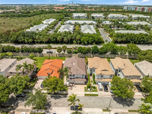 10865 NW 73rd Ter, Doral, FL 33178