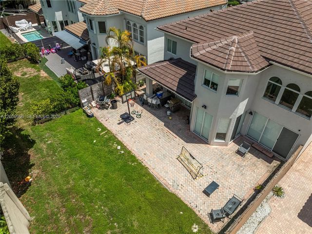 10865 NW 73rd Ter, Doral, FL 33178