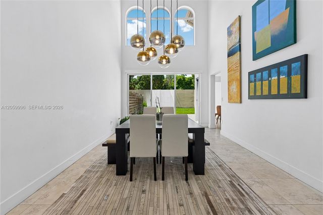 10865 NW 73rd Ter, Doral, FL 33178