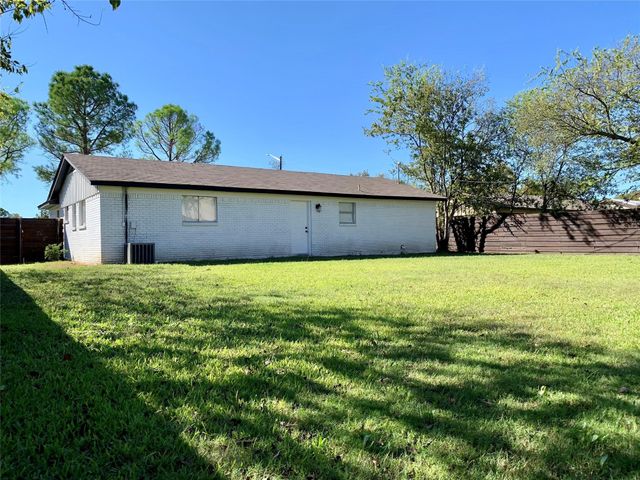713 Sun Valley Drive, Denton, TX 76209