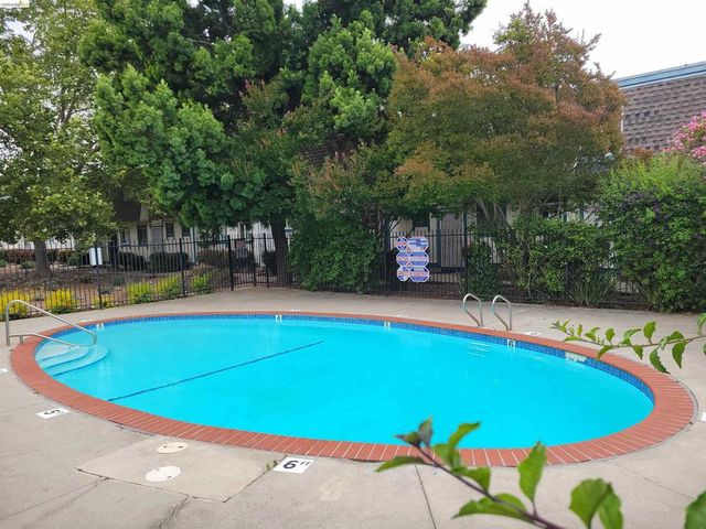 3905 Clayton Rd 12, Concord, CA 94521