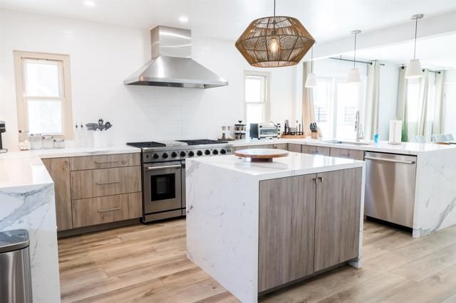 3761 Oleander Dr, San Diego, CA 92106