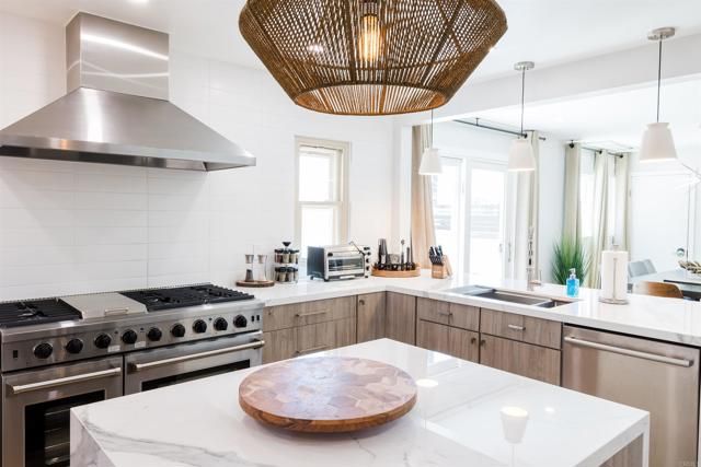 3761 Oleander Dr, San Diego, CA 92106