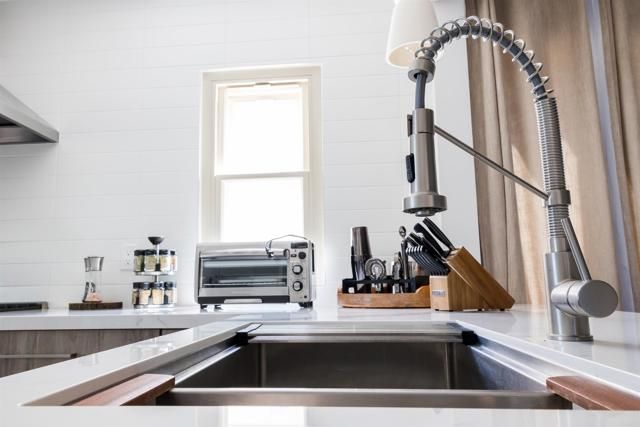 3761 Oleander Dr, San Diego, CA 92106