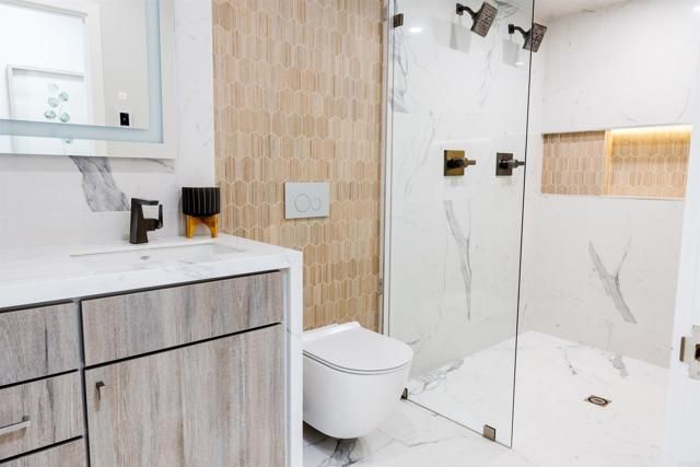 3761 Oleander Dr, San Diego, CA 92106