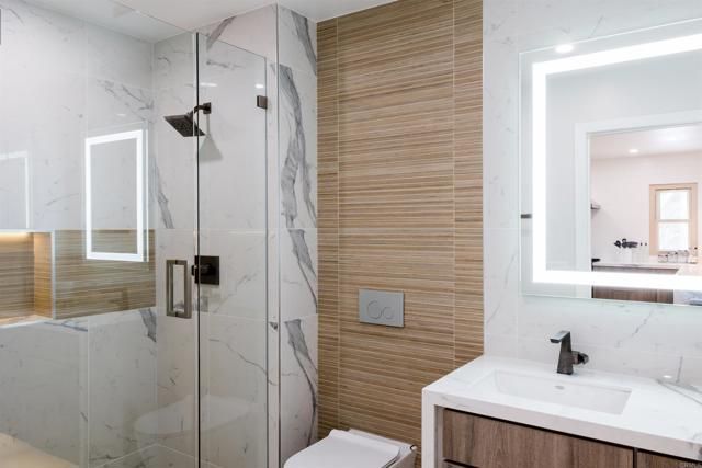 3761 Oleander Dr, San Diego, CA 92106