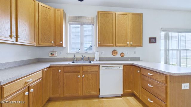 19 Appleby Drive, Helmetta, NJ 08828