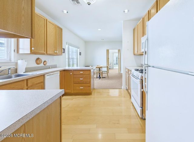 19 Appleby Drive, Helmetta, NJ 08828