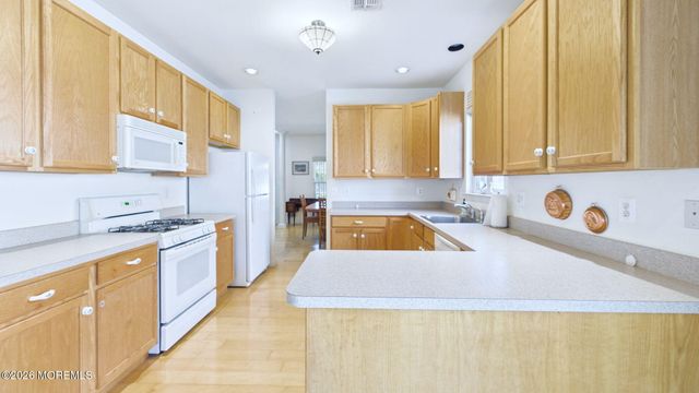 19 Appleby Drive, Helmetta, NJ 08828
