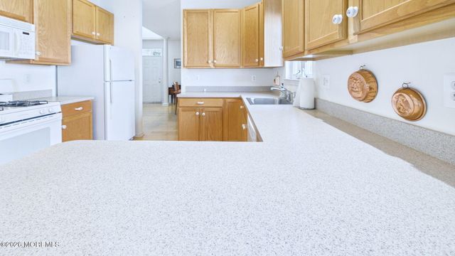 19 Appleby Drive, Helmetta, NJ 08828